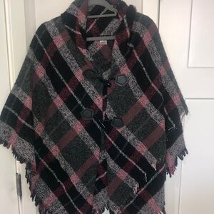Jessica Simpson women’s poncho shawl. Black red white Gramma core boho fall